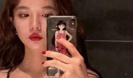 对镜自拍女生博主爆料视频,女生博主自拍爆料背后的故事