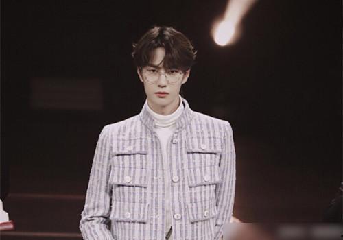 吃瓜娱乐王一博肖战微博,吃瓜群众纷纷围观！”